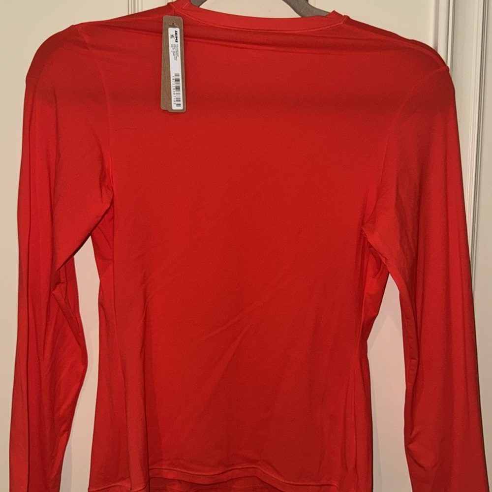 NWT'S SKIMS LONG-SLEEVED T-SHIRT IN A GORGEOUS BRIGHT COLOR! - Picture 3 of 4